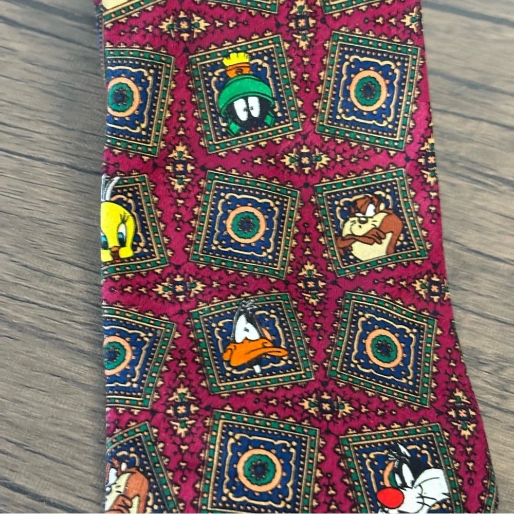 Vtg Looney Tunes Men’s‎ Tie 1994 Daffy Tweety Taz Bugs Marvin Sylvester Burgundy